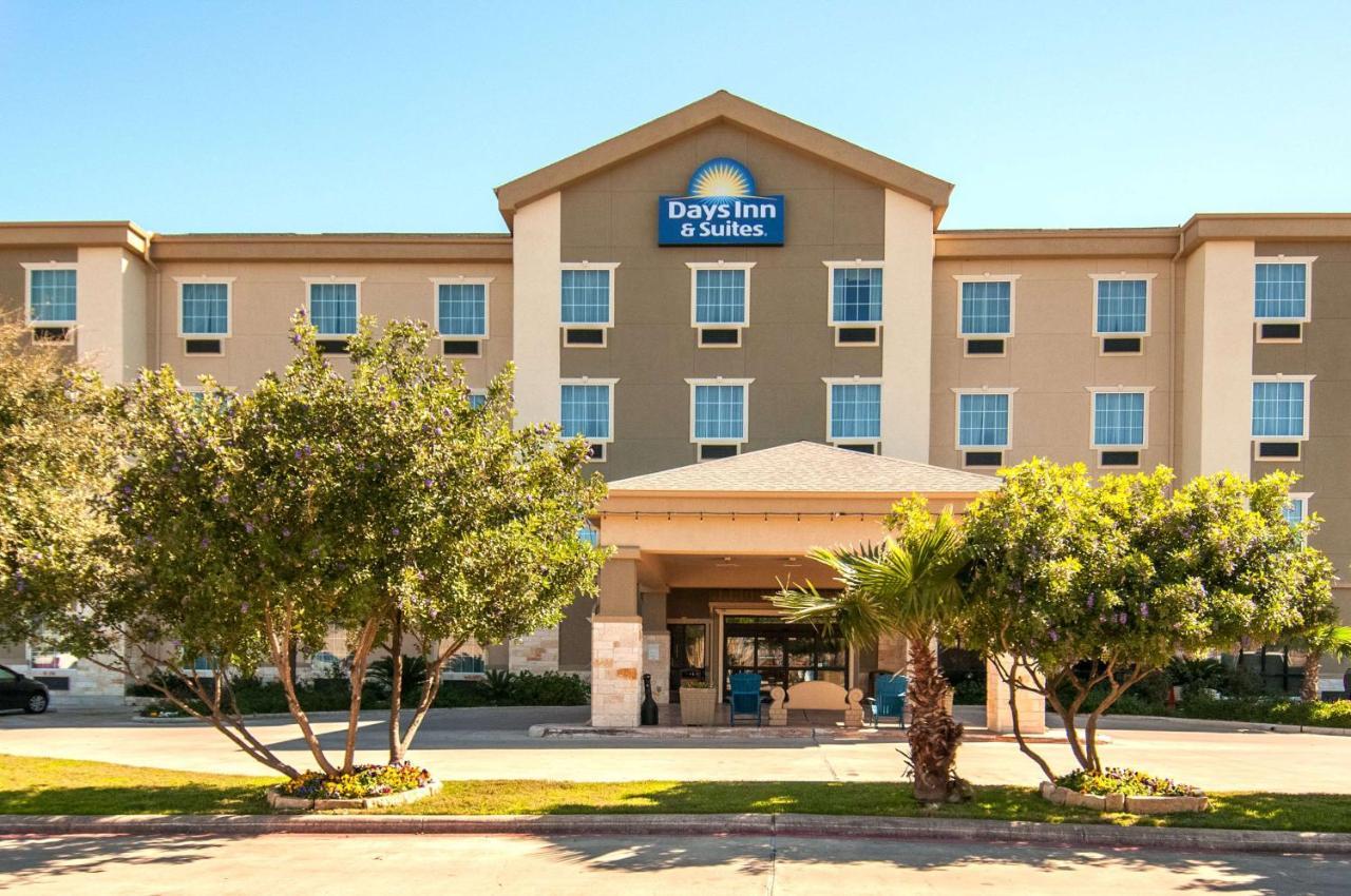Days Inn & Suites By Wyndham San Antonio Near Frost Bank Center Exteriér fotografie